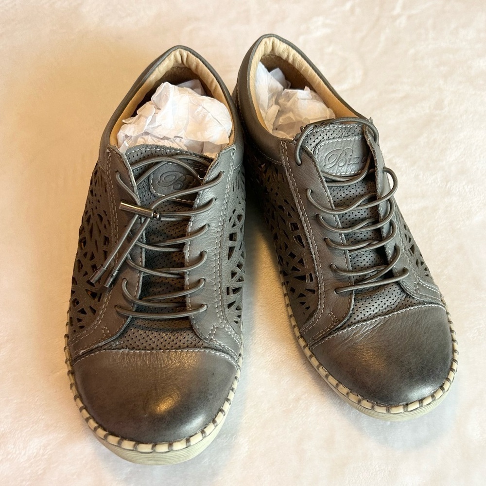 Biza Athena Leather
Gray Cut Out Women's Comfort Shoes Sz 37,
